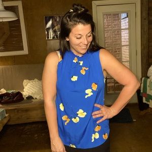 Blue, sleeveless Daniel Rainn top. Size large.